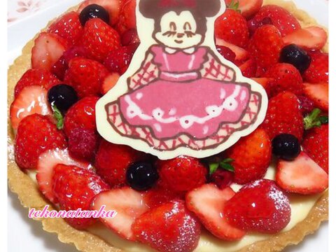 いちごタルト♪ミニーちゃんのキャラチョコをのせて♪